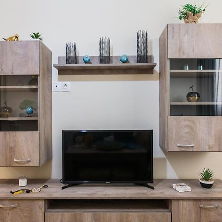 Lovely Renovated Apartment Walk To Acropolis Афины Экстерьер фото