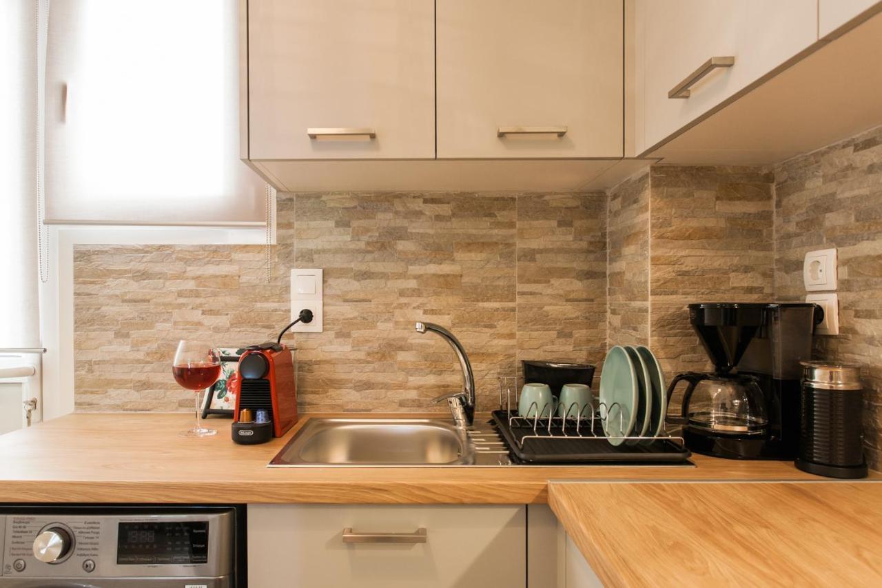Lovely Renovated Apartment Walk To Acropolis Афины Экстерьер фото